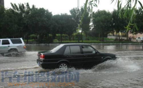 【汽车涉水后的影响，涉水怎么正确行驶？】图4
