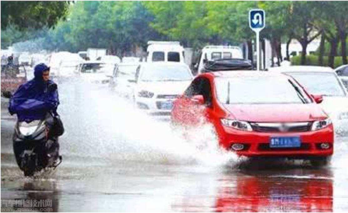 雷竞技最新下载地址如何通过积水路面 雷竞技最新下载地址过积水路面注意的5点事项