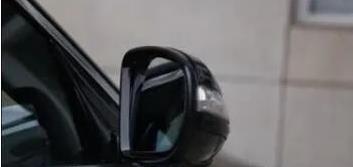 奔驰怎么设置锁车时后视镜自动折叠？